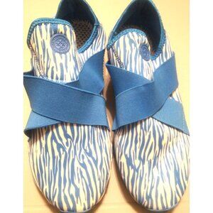 Socone women's size 9.5 (40) blue white  slip on water shoes